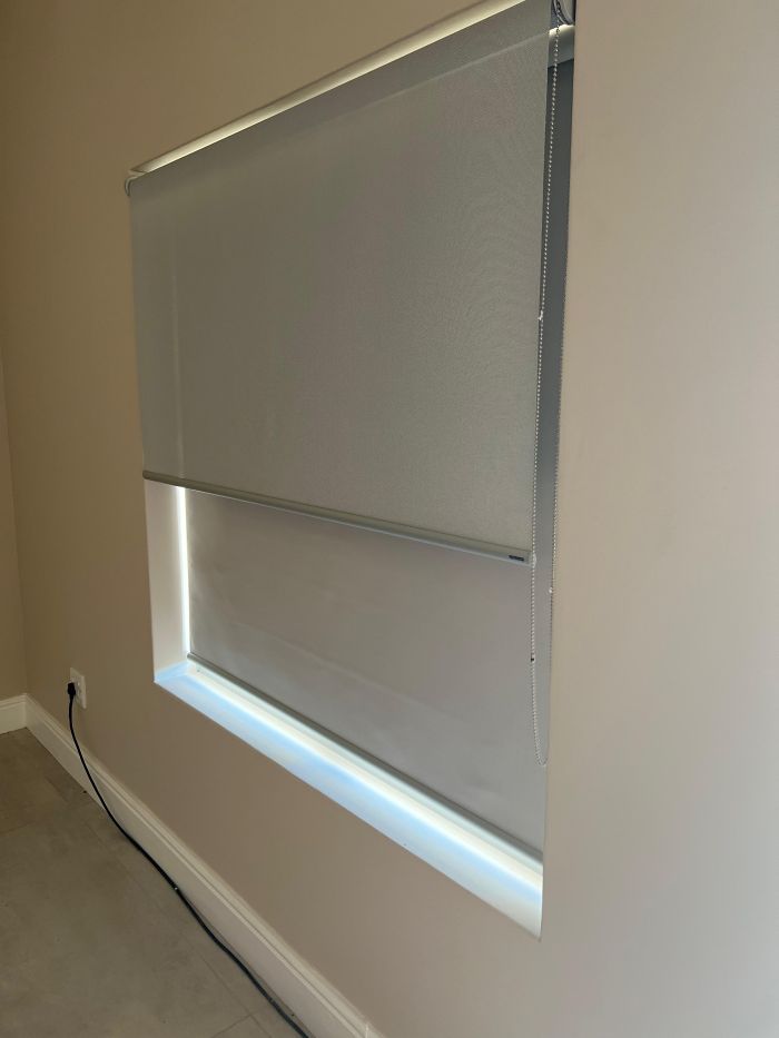 White venetian blinds bathroom